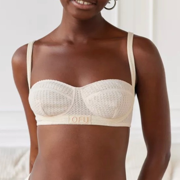 Out from under bra - Picture 1 of 4